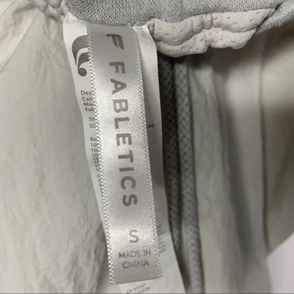 Fabletics Womens Jemma Shorts Sz Small Gray White Lined Elastic Waist Activewear - Picture 10 of 10
